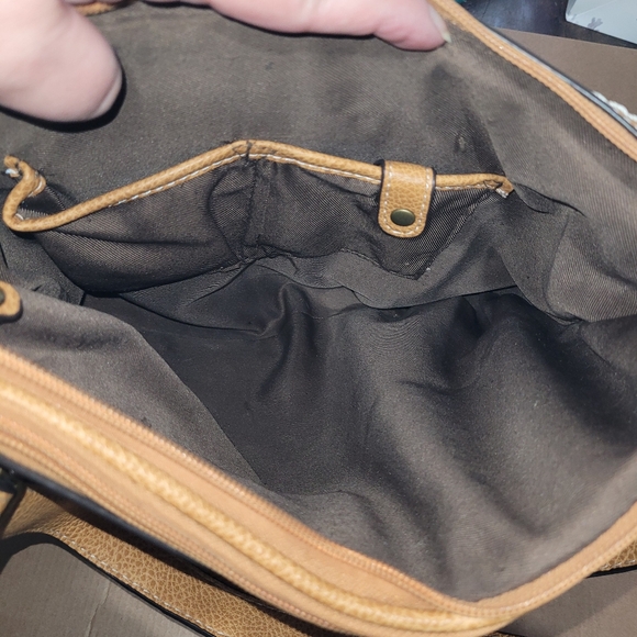 Concept brand Tan Shoulder Bag And Wallet. - Picture 9 of 16